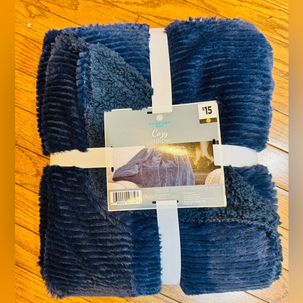 Comfort Bay Navy Blue Soft and Cozy Sherpa Throw Blanket